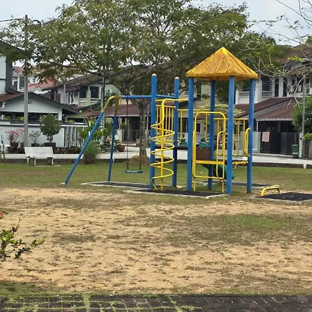 Spacious House In Kuantan Mahkota By Iconique Exterior photo