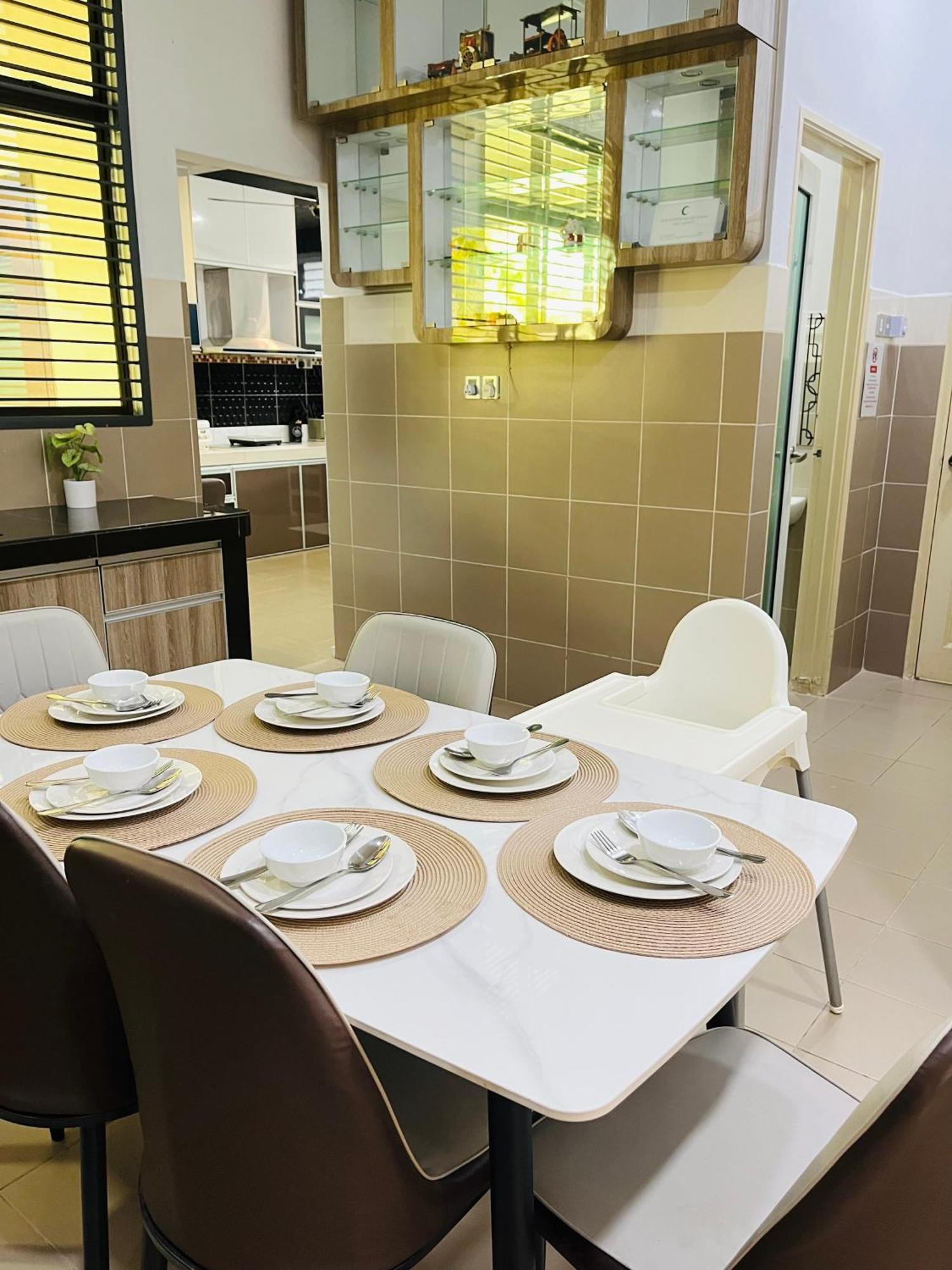 Spacious House In Mahkota By Iconique Holiday home